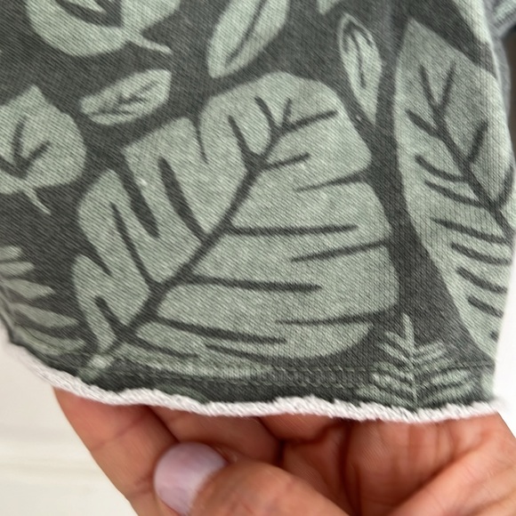 Mini Boden (Johnnie Boden) Leaves pattern terry shorts - Picture 6 of 6